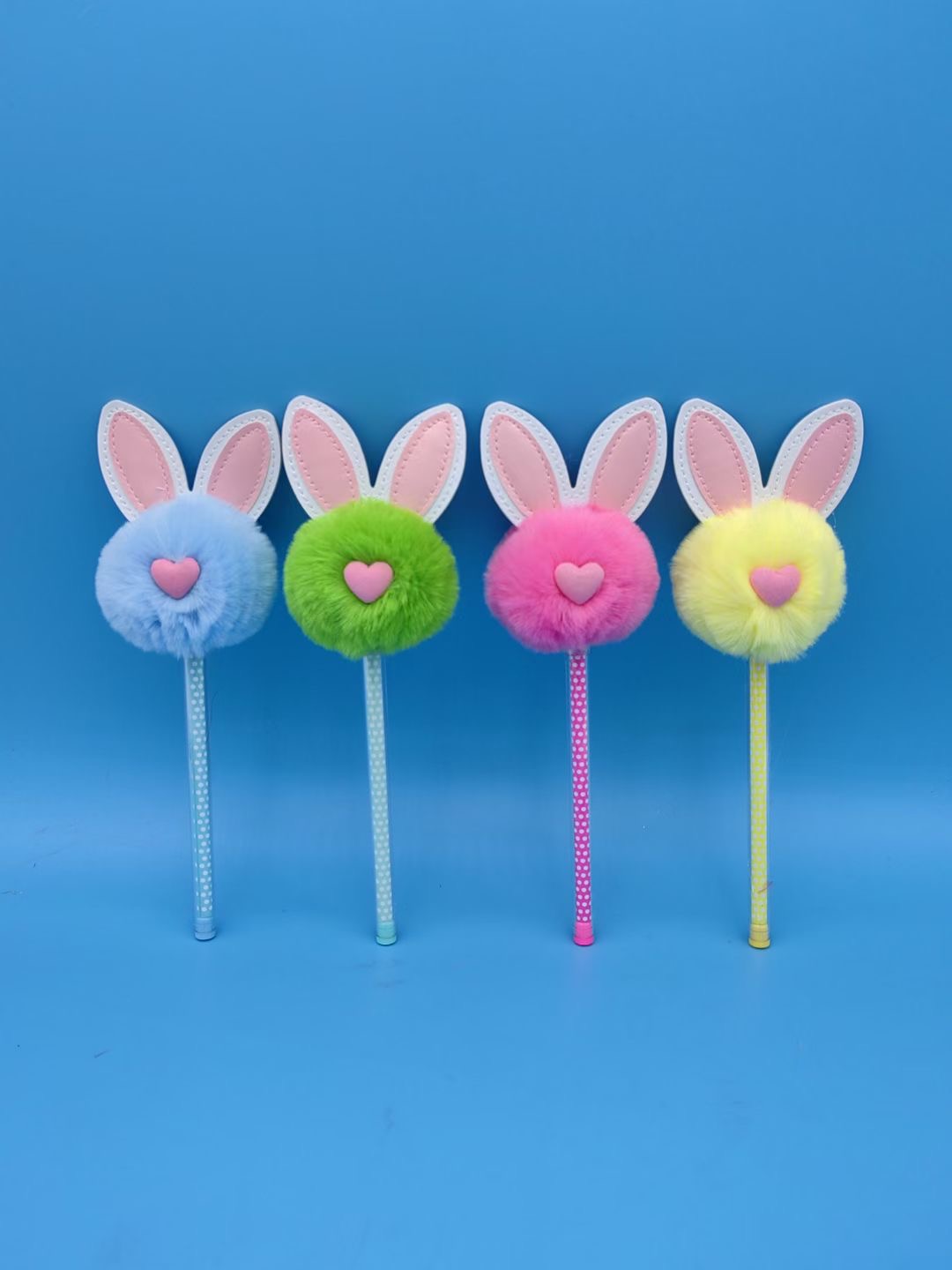 RABBIT EAR POMPOM PEN